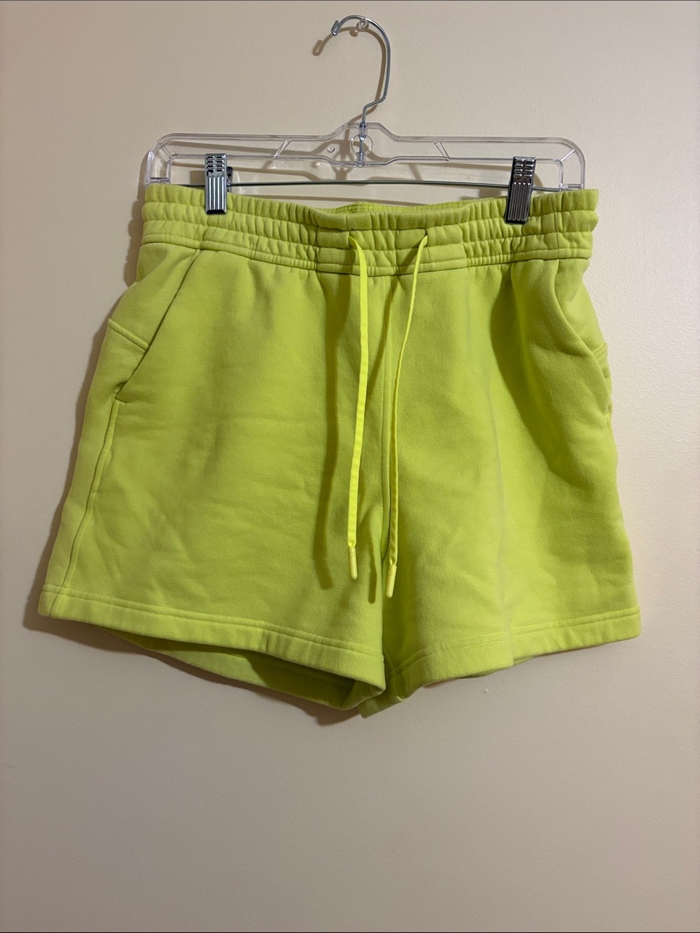 Lululemon Loungeful High-Rise Short 4"
Electric Lemon